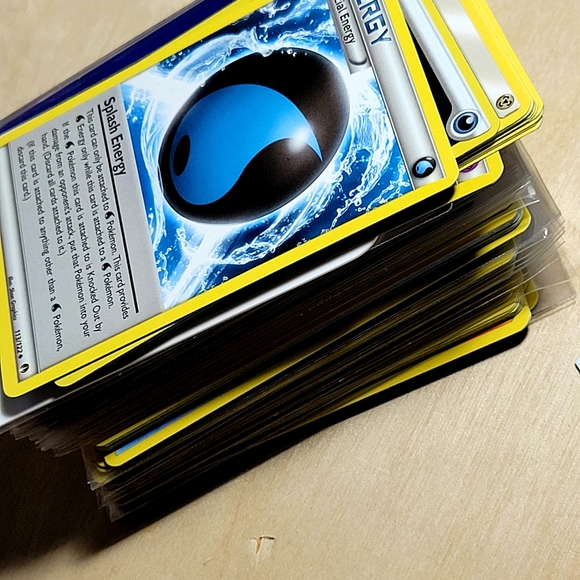 2 Pokémon 2012 Vintage Promo Packs Holo *Sealed* Possible Charizard + 100 Cards - Picture 2 of 7